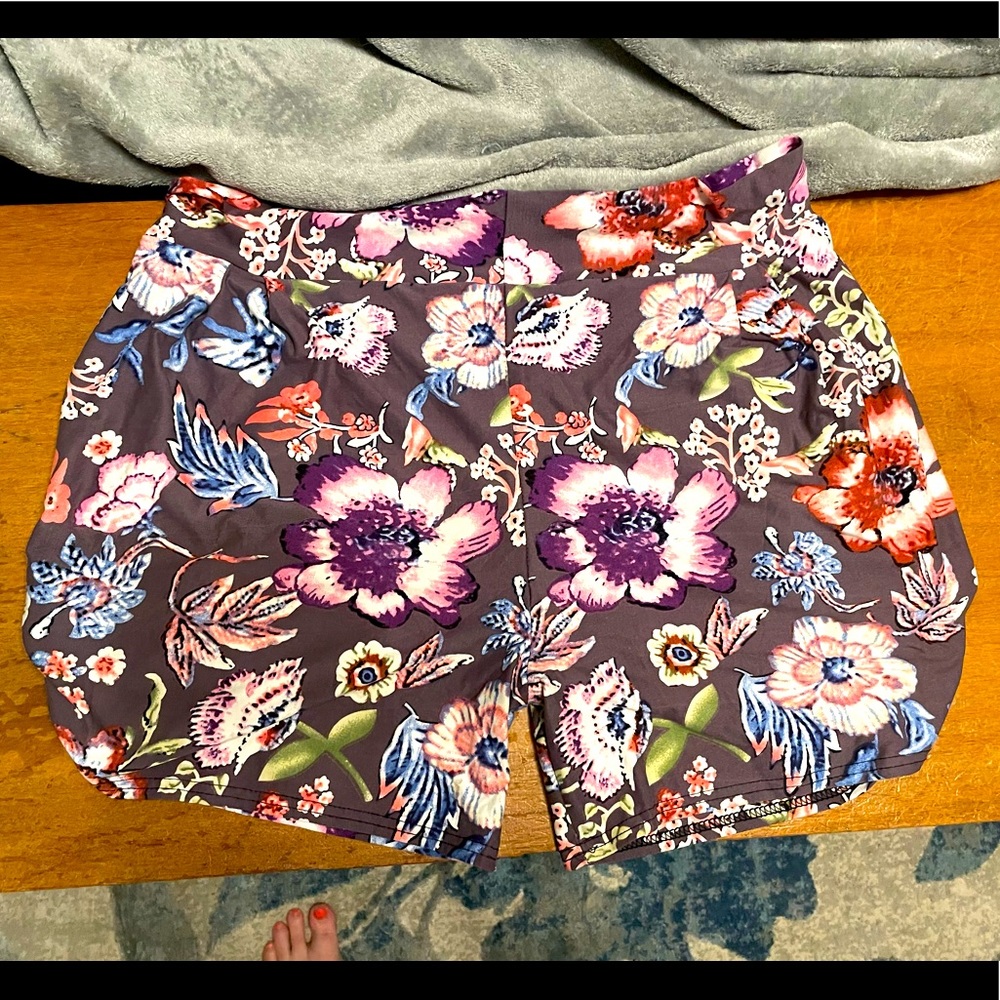 Polyester shorts - Picture 2 of 2